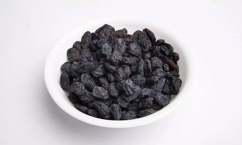 تصویر 2 از مویز سیاه با هسته تهیه شده از انگورهای مرغوب